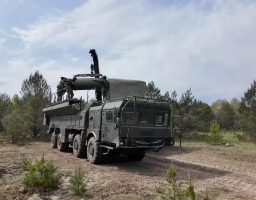 Rusia duce arme nucleare spre frontiera cu NATO