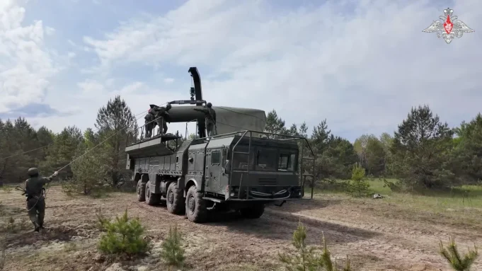Rusia duce arme nucleare spre frontiera cu NATO